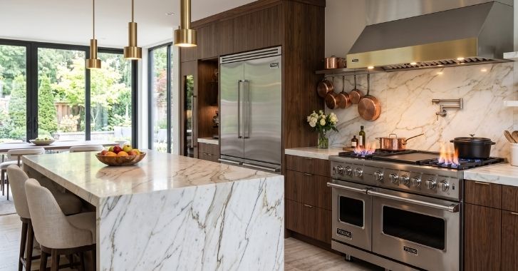 Viking Professional dual-fuel range with high-BTU sealed burners in a luxury kitchen